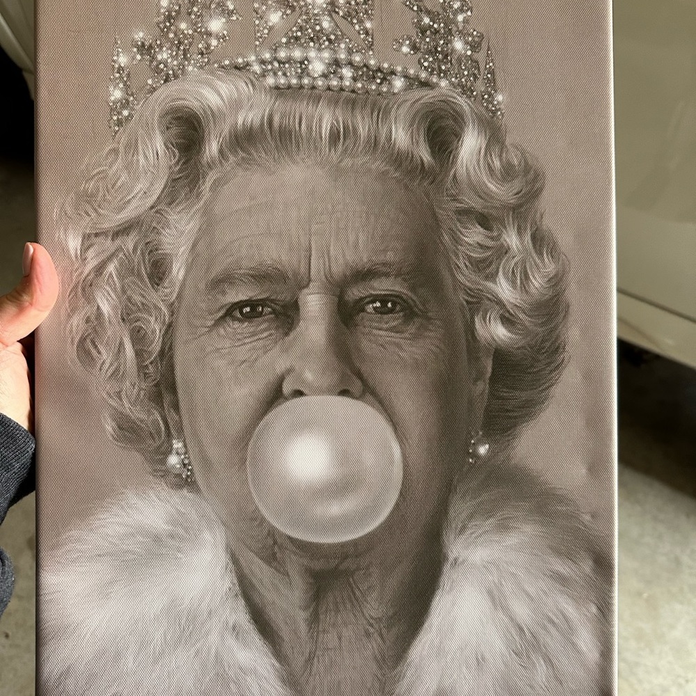 Queen Elizabeth & bubble gum print 12x18 Wall Art 👑
